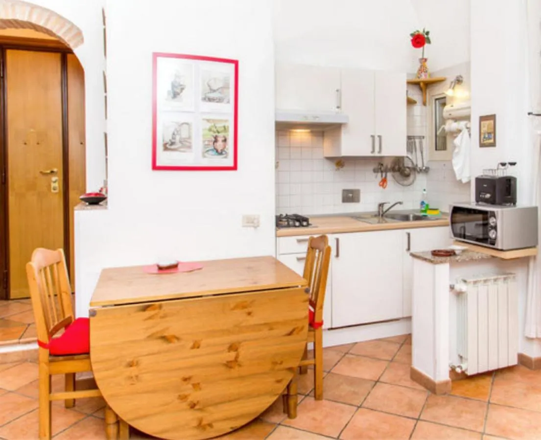 דירה Charming Studio Near The Colosseum In Rome 45 M² With Balcony איטליה