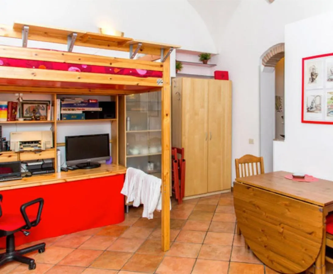 Charming Studio Near The Colosseum In Rome 45 M² With Balcony Apartamento